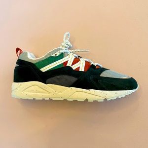 KARHU Fusion 2.0 in Jet Black / Bright White